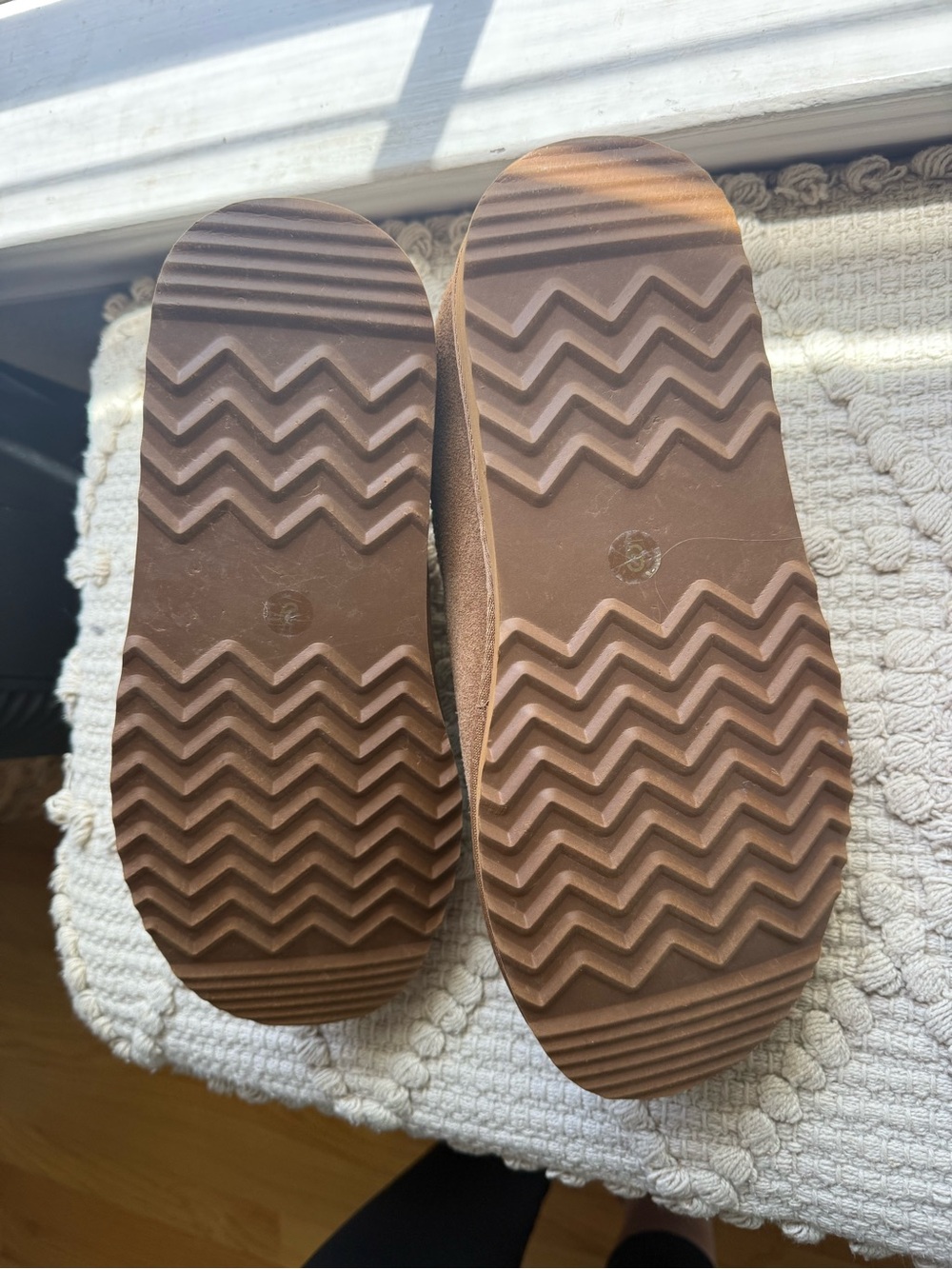 Quince Faux-Suede Shearling-Lined Slip-On Slippers in Tan and Cream - Picture 3 of 5